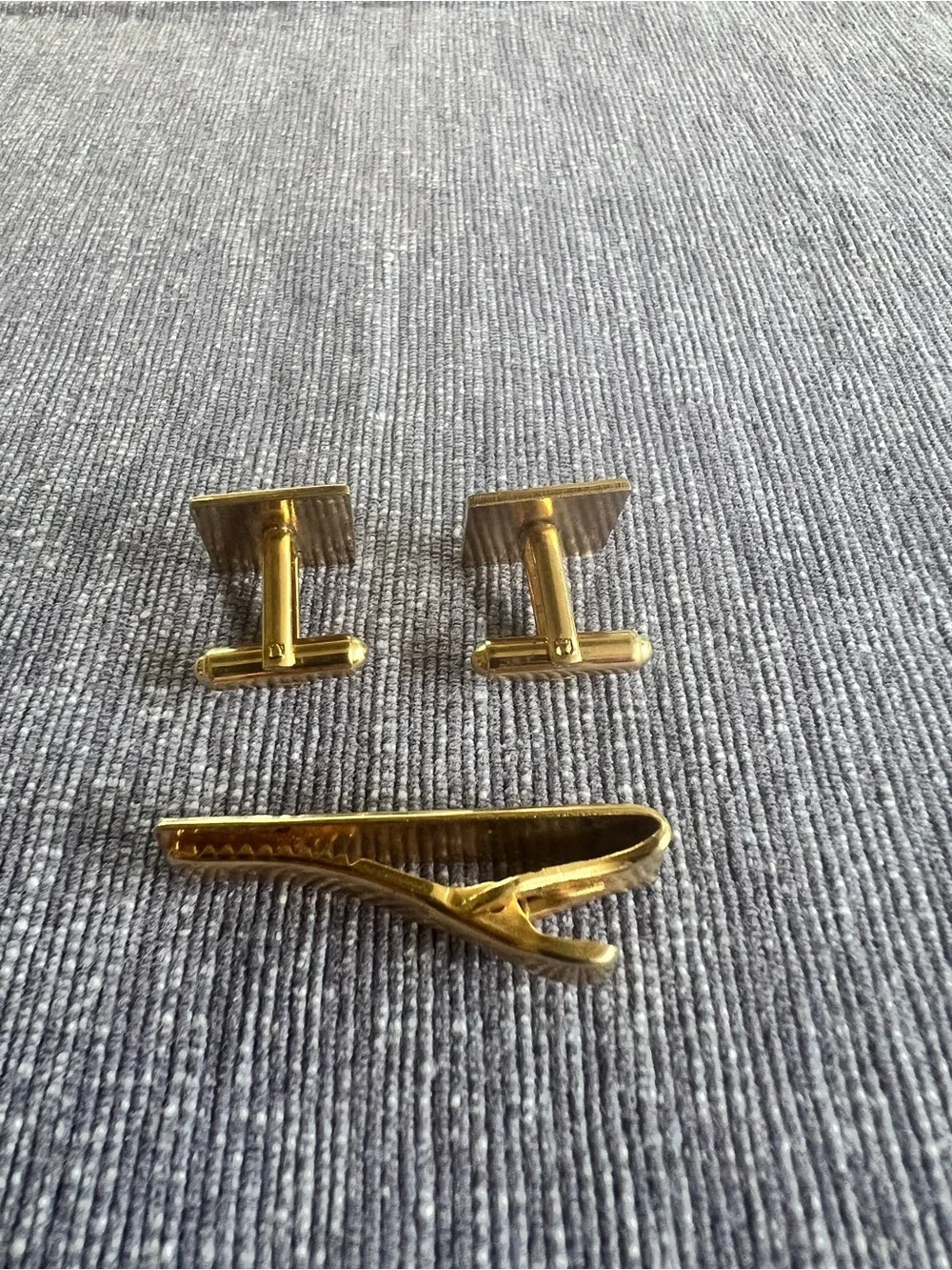 Gold Tone Men's Cufflink and Tie Bar Set with Red  & Black Accent
